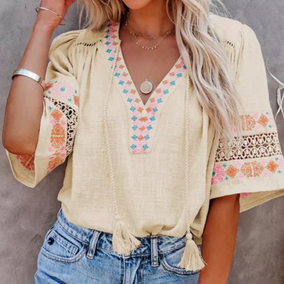 None Tops - 🔥🎉HP🎉 New boutique Cotton half sleeve embroidered top